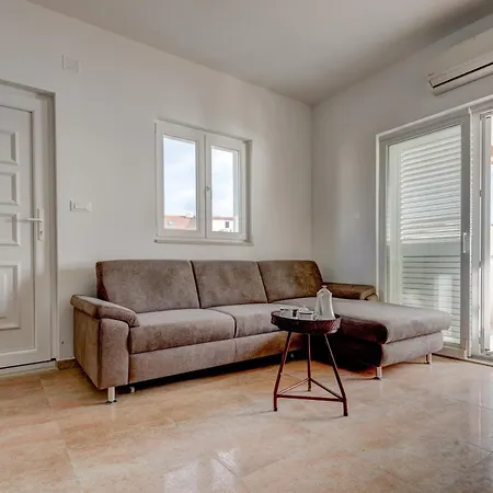 Apartment Spacious Near The Sea Zadar