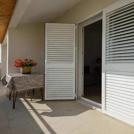 Spacious Near The Sea Apartment